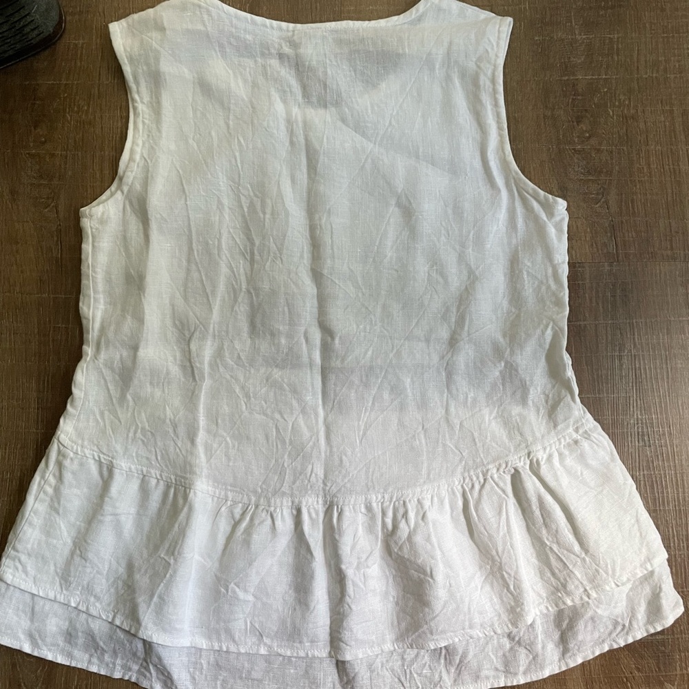 Crown Linen Top - Picture 4 of 4